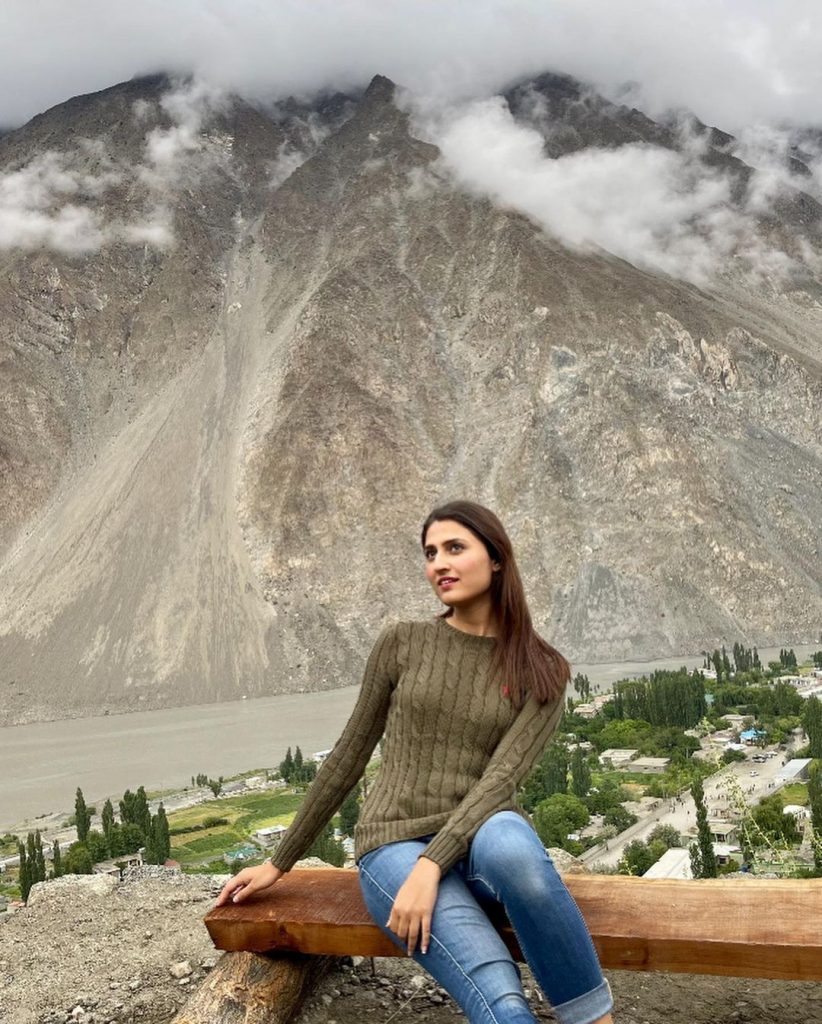 Natasha Hussain Pictures With Daughters From Hunza Valley