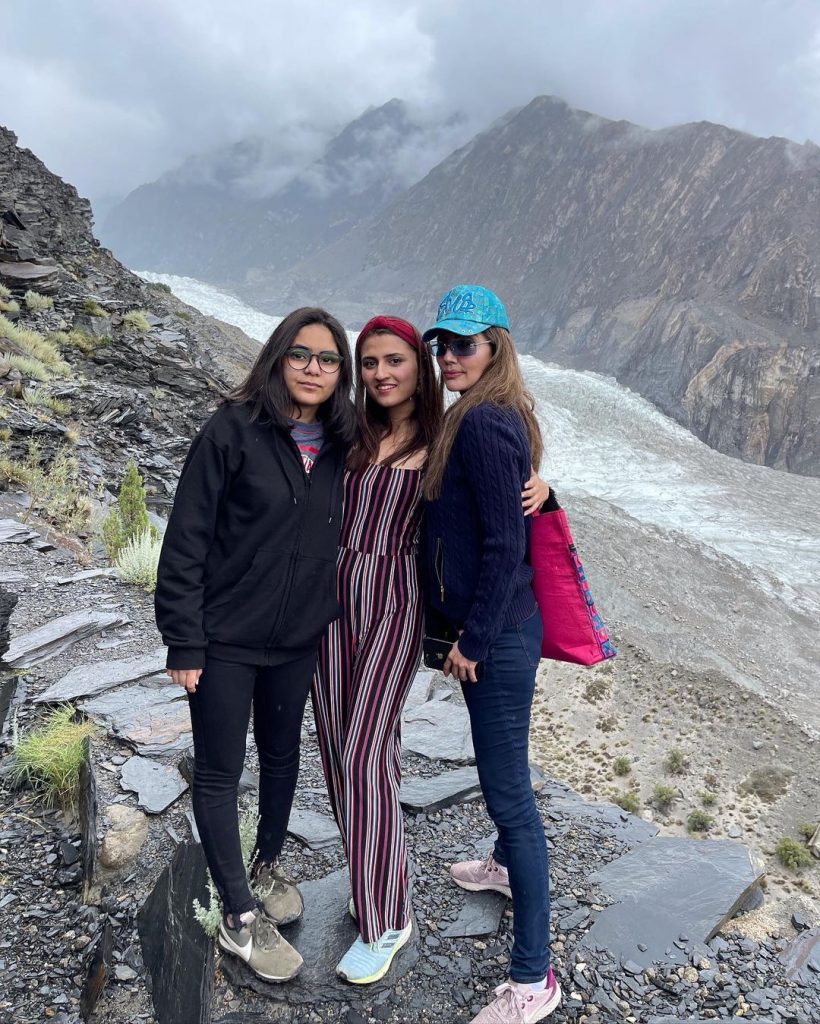 Natasha Hussain Pictures With Daughters From Hunza Valley