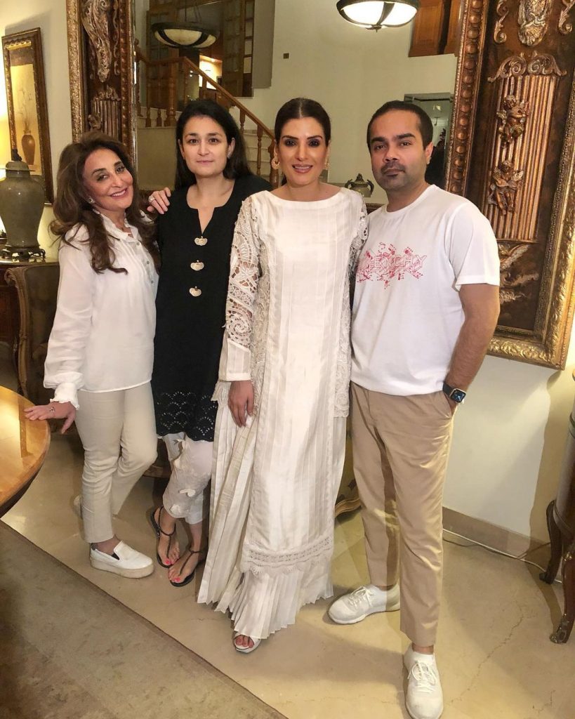 Resham Hosted Dinner For Friends - Pictures