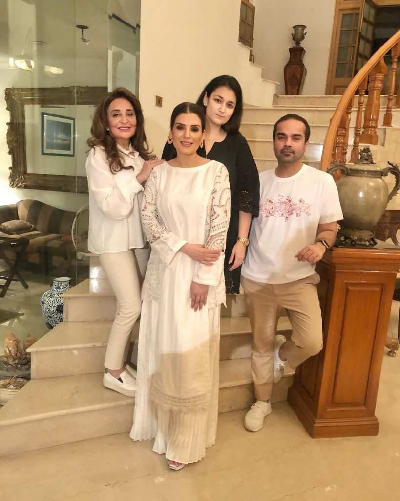 Resham Hosted Dinner For Friends - Pictures