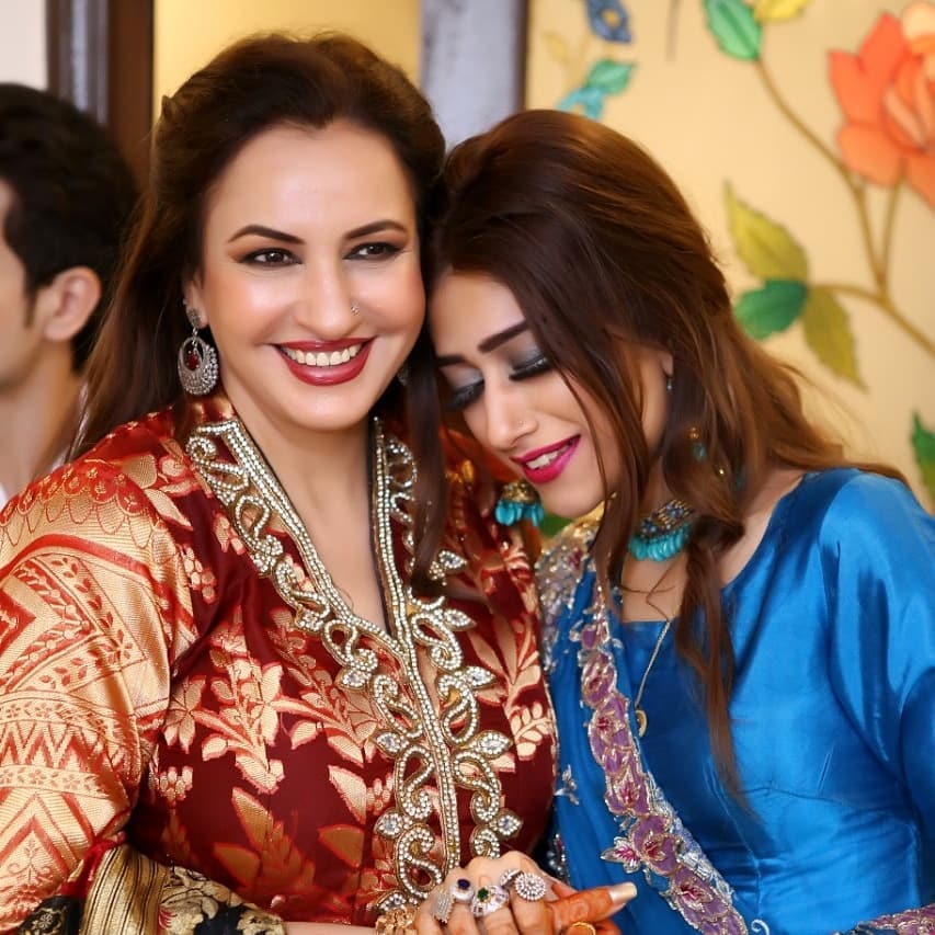 Saba Faisal Slams Netizen For Repeatedly Asking About Her Daughter In Law