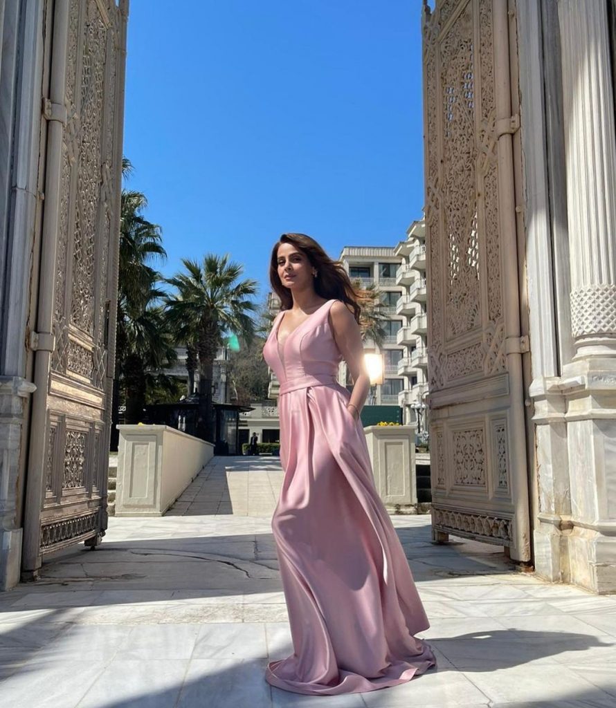 BTS Pictures Of Saba Qamar From Her Upcoming Project