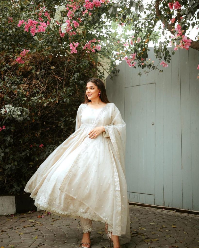 Adorable Eid Portraits Of Sanam Jung With Her Daughter