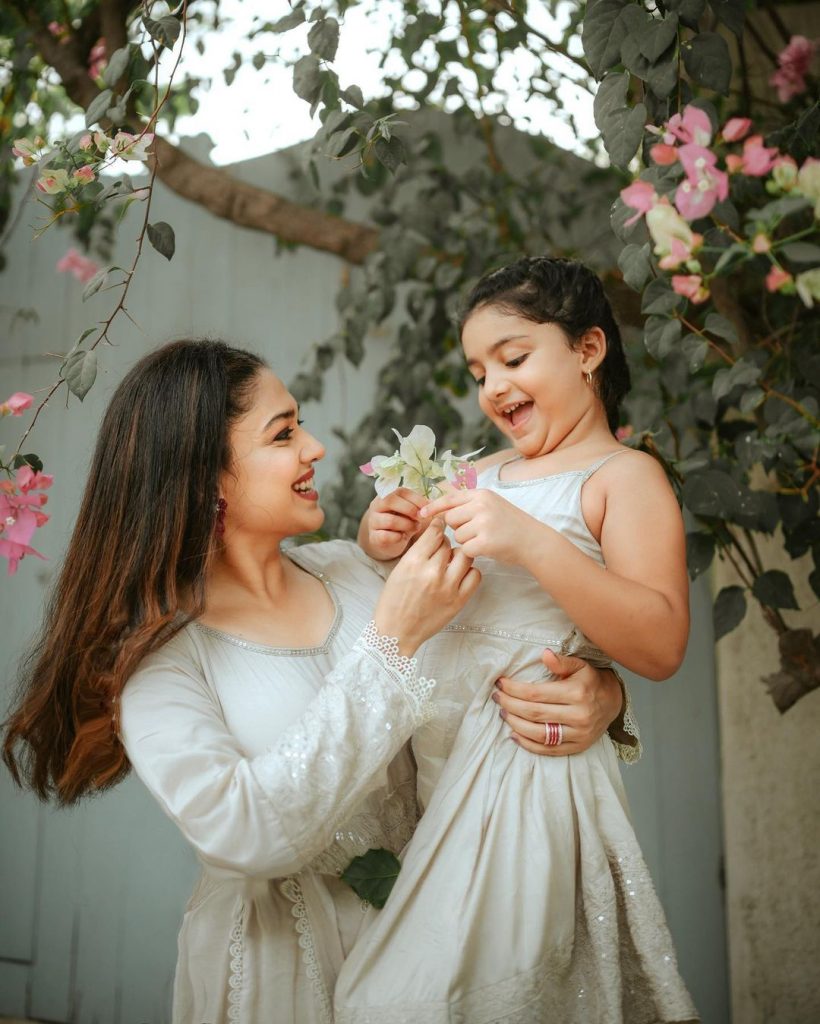 Adorable Eid Portraits Of Sanam Jung With Her Daughter