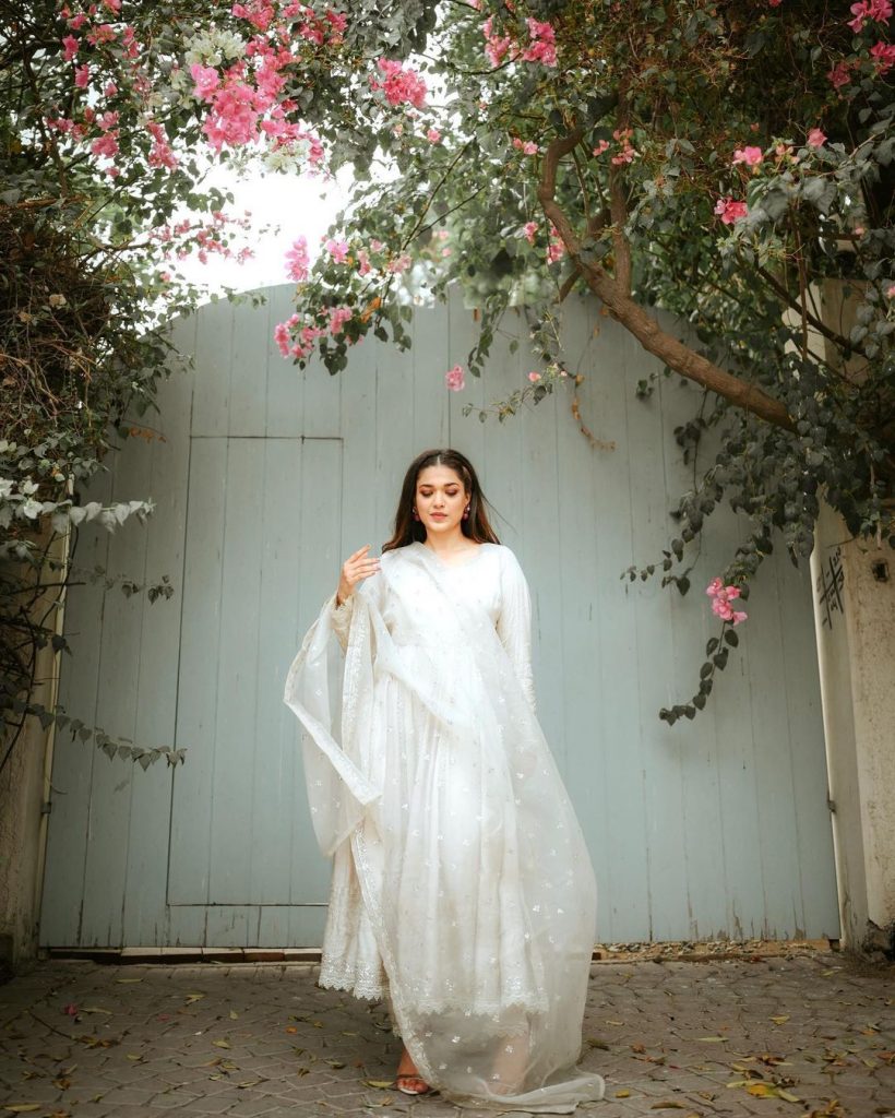 Adorable Eid Portraits Of Sanam Jung With Her Daughter