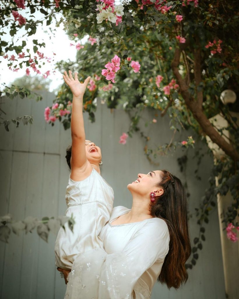 Adorable Eid Portraits Of Sanam Jung With Her Daughter