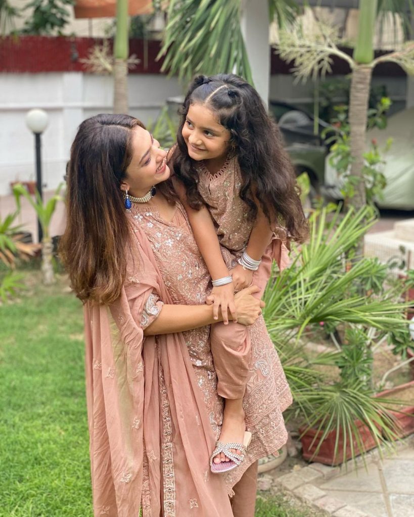 Sanam Jung Eid Pictures With Family