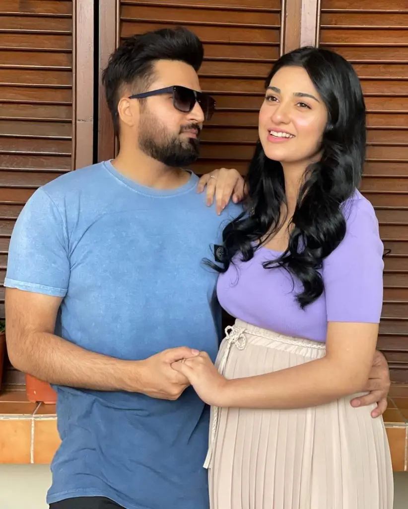 Sarah Khan And Falak Shabbir Shared Adorable Video Of Their Newborn Daughter