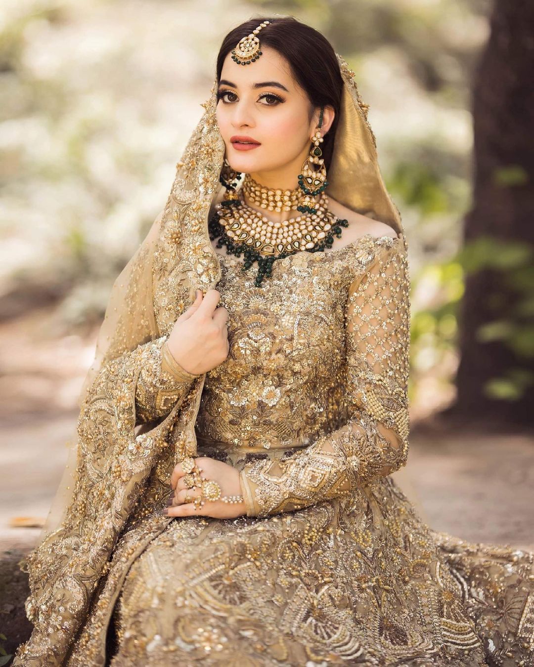 Aiman Khan Looks Drop Dead Gorgeous In Gold Bridal Ensemble | Reviewit.pk