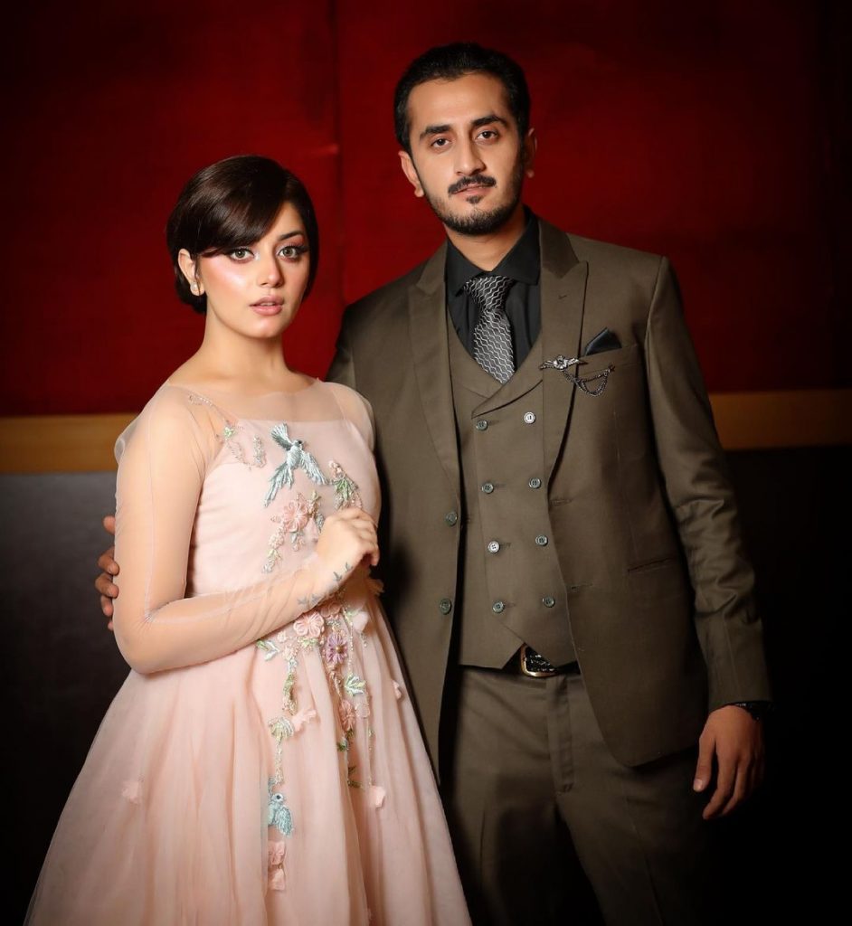 Beautiful Family Portraits Of Alizeh Shah From Hum Style Awards