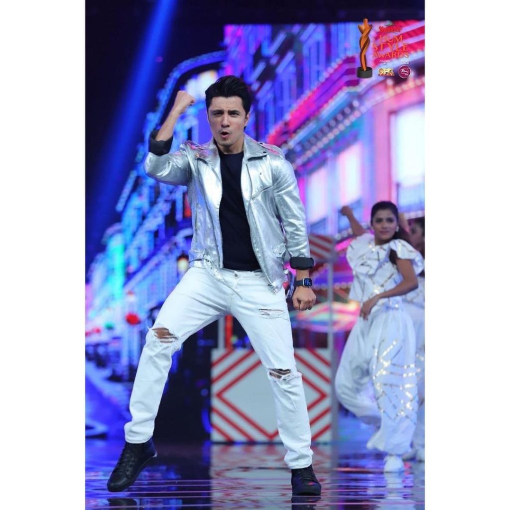 Alizeh Shah And Ali Zafar's Rocking Performance At Hum Style Awards 21