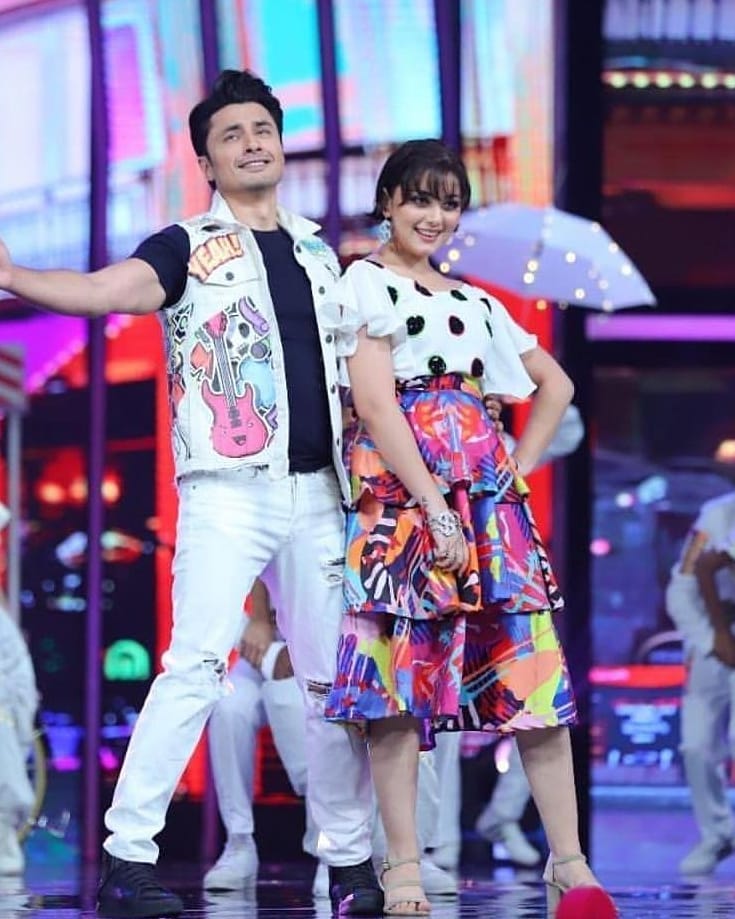 Alizeh Shah And Ali Zafar's Rocking Performance At Hum Style Awards 21