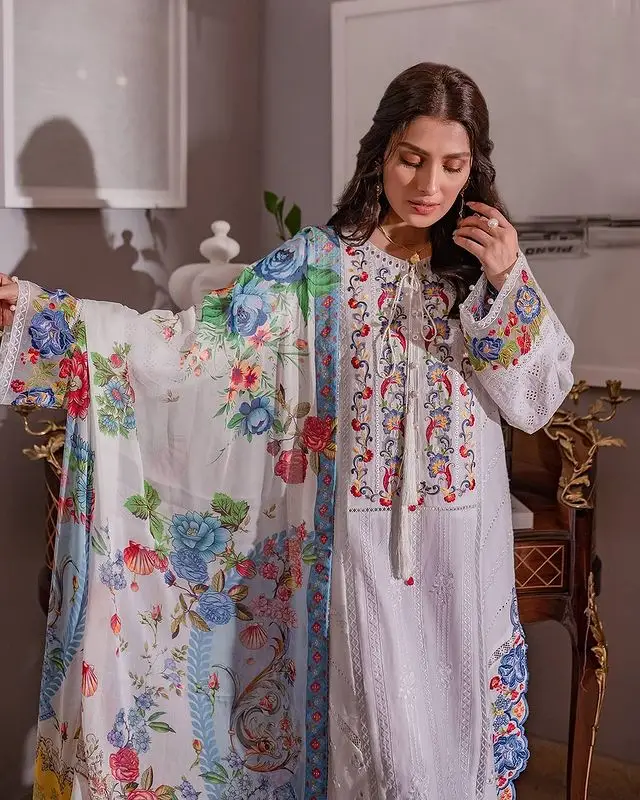 Ayeza Khan Looks Enchanting In Shoot For Ammara Khan Atelier