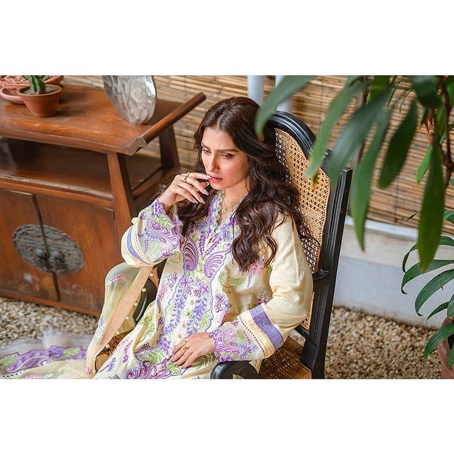 Ayeza Khan Looks Enchanting In Shoot For Ammara Khan Atelier