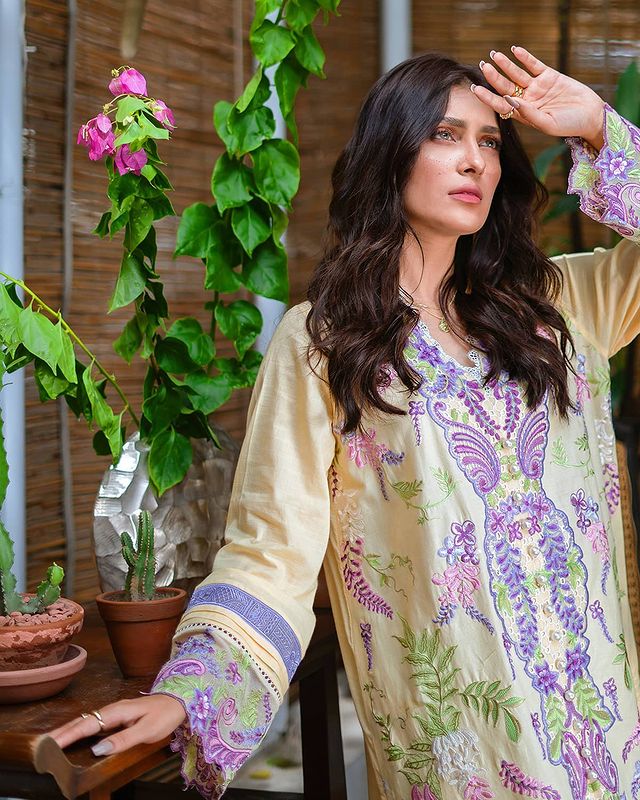 Ayeza Khan Looks Enchanting In Shoot For Ammara Khan Atelier