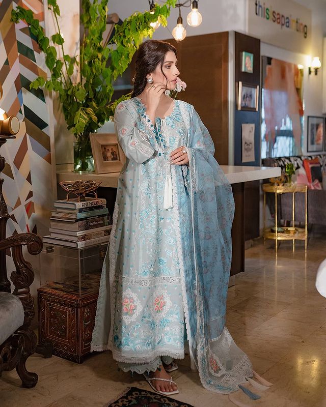 Ayeza Khan Looks Enchanting In Shoot For Ammara Khan Atelier