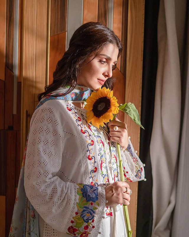 Ayeza Khan Looks Enchanting In Shoot For Ammara Khan Atelier