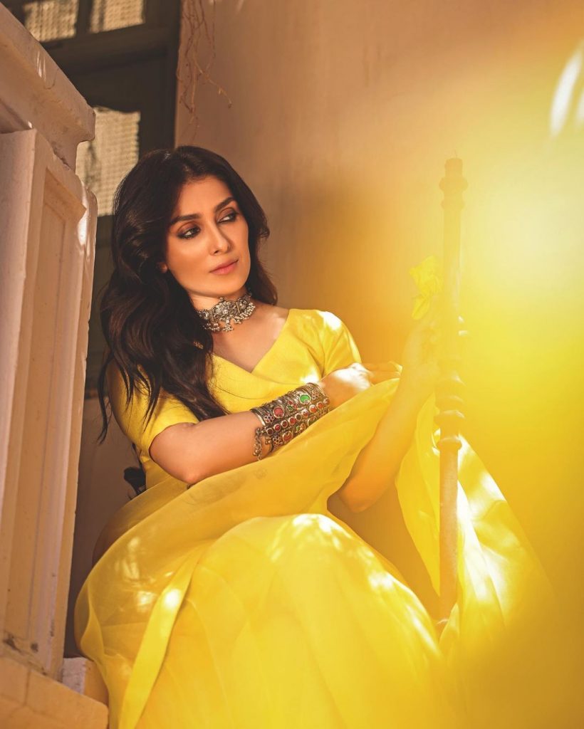 Ayeza Khan Recreates Celebrities' Famous Looks For Laapata