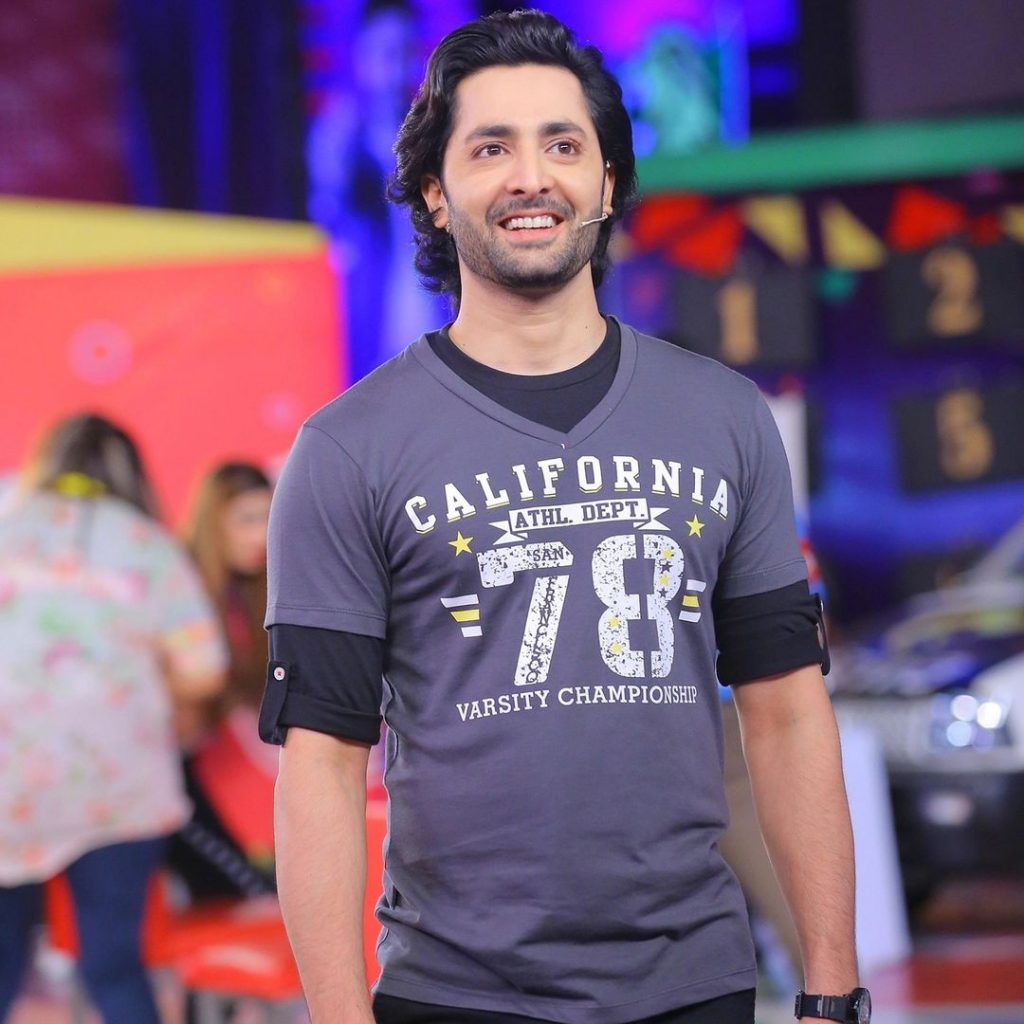 Danish Taimoor Sings Famous Bollywood Song