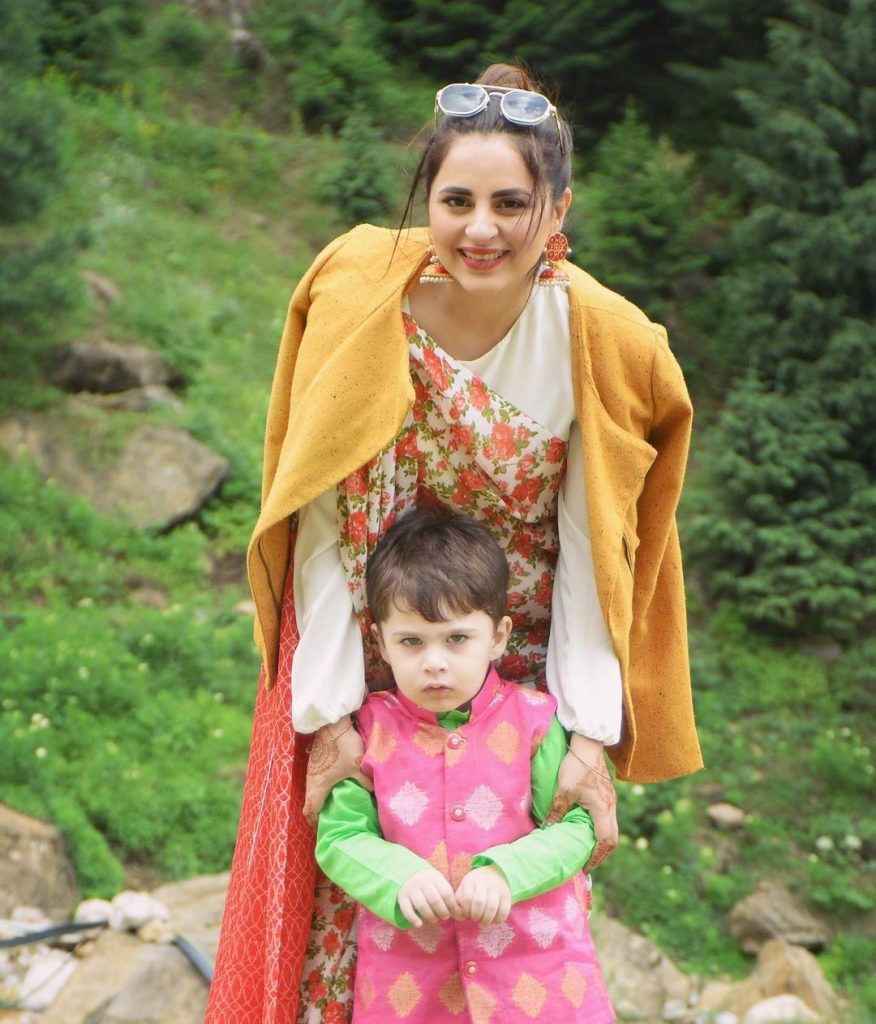 Fatima Effendi Eid Pictures With Family