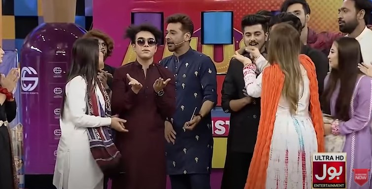 Faysal Qureshi Got Extremely Angry on Tik Tokers in a Live Show