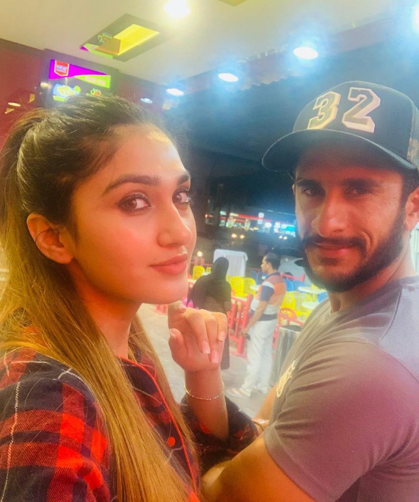 Cricketer Hassan Ali With His Wife And Daughter - Beautiful Pictures