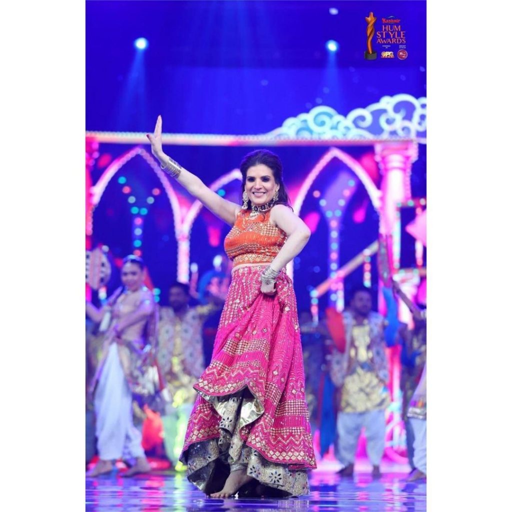 Resham and HSY Beautiful Performance - Pictures & Video