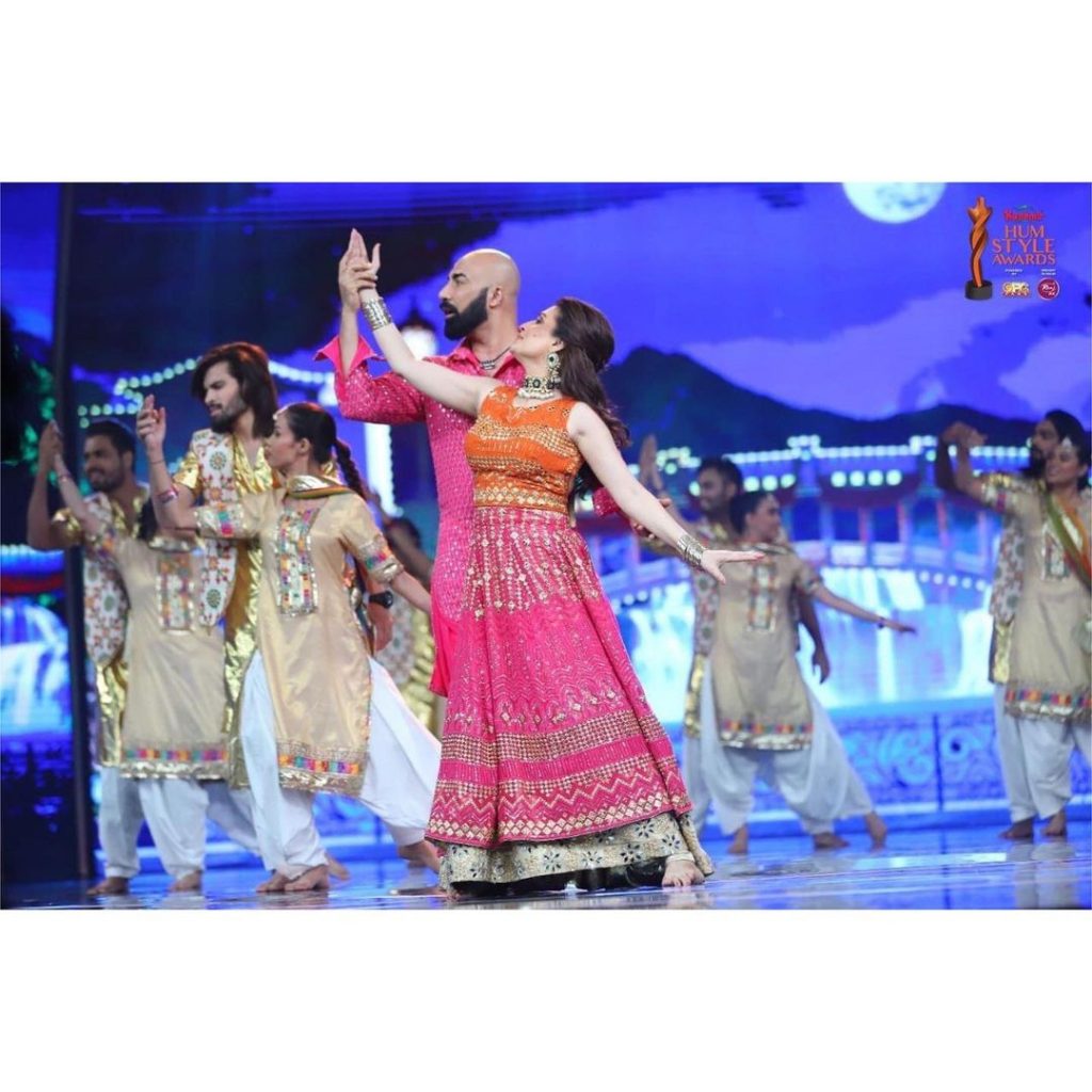 Resham and HSY Beautiful Performance - Pictures & Video