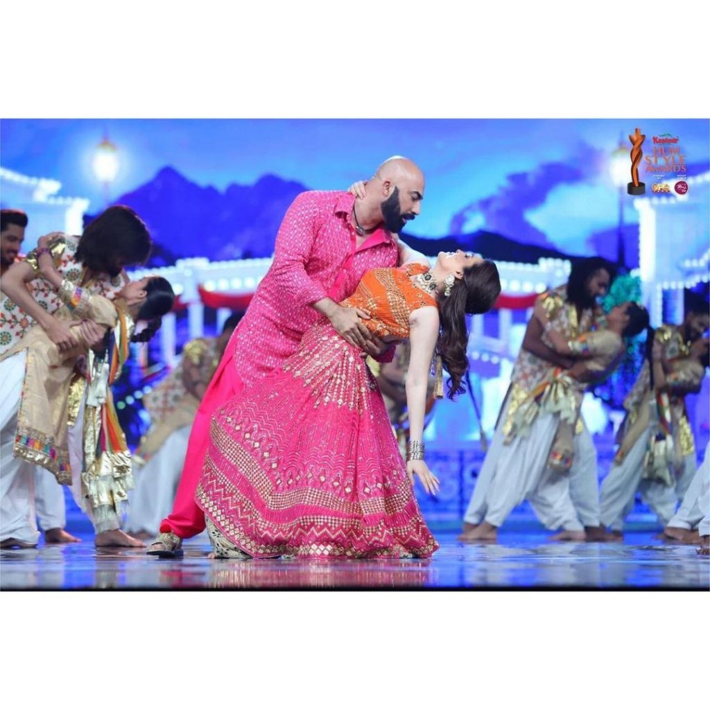 Resham and HSY Beautiful Performance - Pictures & Video