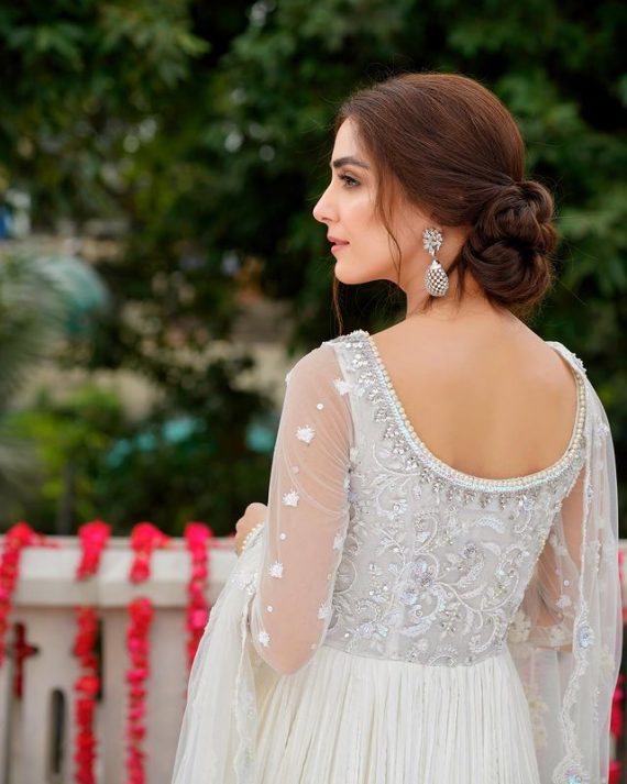 Alluring Pictures Of Maya Ali From Eid-Ul-Adha 2021 | Reviewit.pk