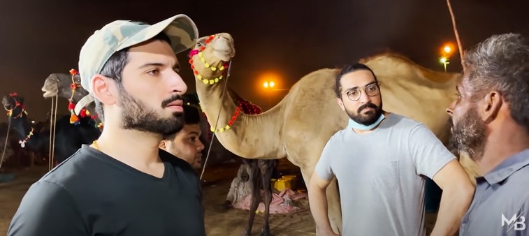 Muneeb Butt Visiting Mandi To Buy Camel