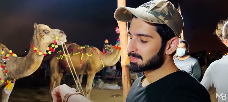 Muneeb Butt Visiting Mandi To Buy Camel