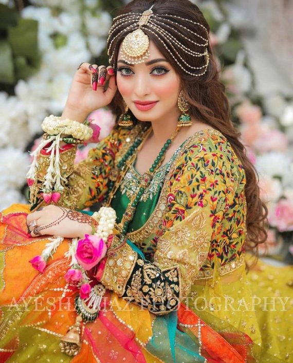 Nawal Saeed Exudes Elegance In Her Latest Fashion Shoot | Reviewit.pk