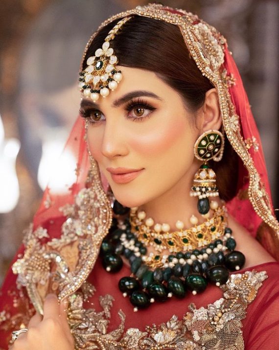 Nazish Jahangir Looks Regal In A Deep Red Bridal Ensemble | Reviewit.pk