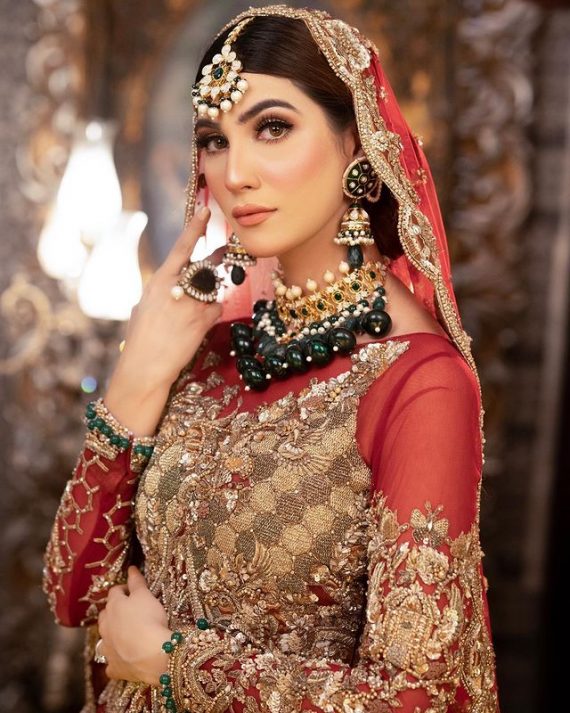 Nazish Jahangir Looks Regal In A Deep Red Bridal Ensemble | Reviewit.pk