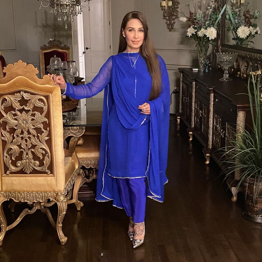 Enchanting Pictures of Reema Khan From Her Beautiful House | Reviewit.pk