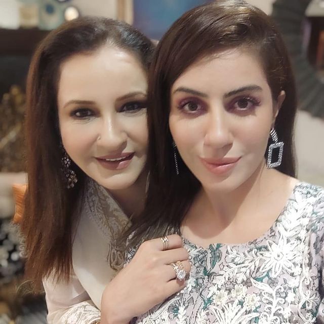 Saba Faisal With Her Family On Eid-Ul-Adha-Beautiful Pictures