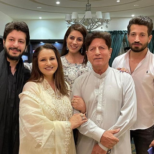 Saba Faisal With Her Family On Eid-Ul-Adha-Beautiful Pictures