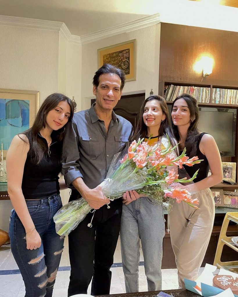Saleem Sheikh Latest Beautiful Pictures With Family