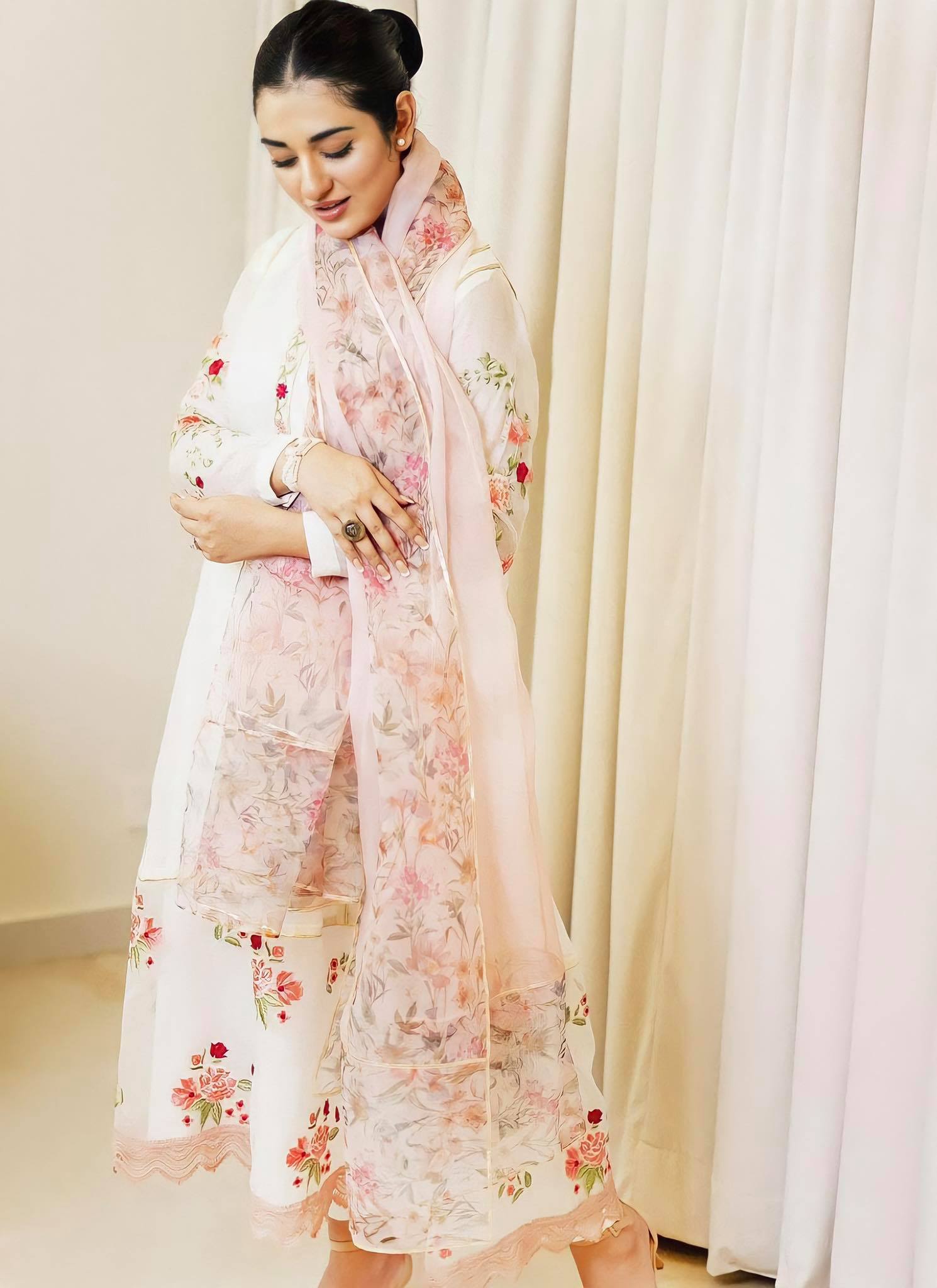 Best Dressed Pakistani Celebrities on Eid-ul-Adha 2021