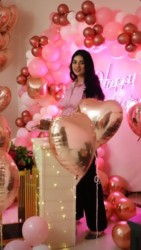 Sarah Khan Gets A Delightful Birthday Surprise From Falak Shabbir