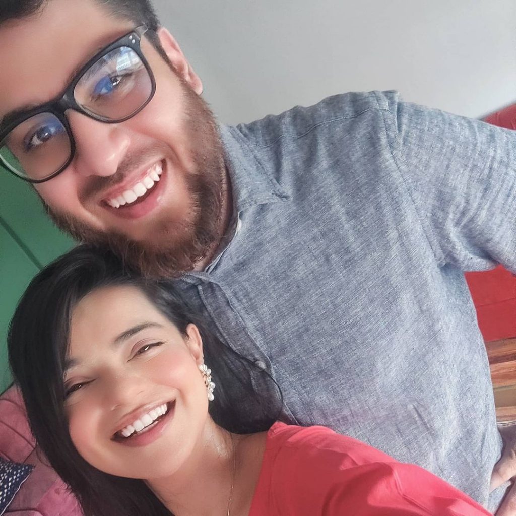 Adorable Pictures Of Srha Asgr With Her Husband