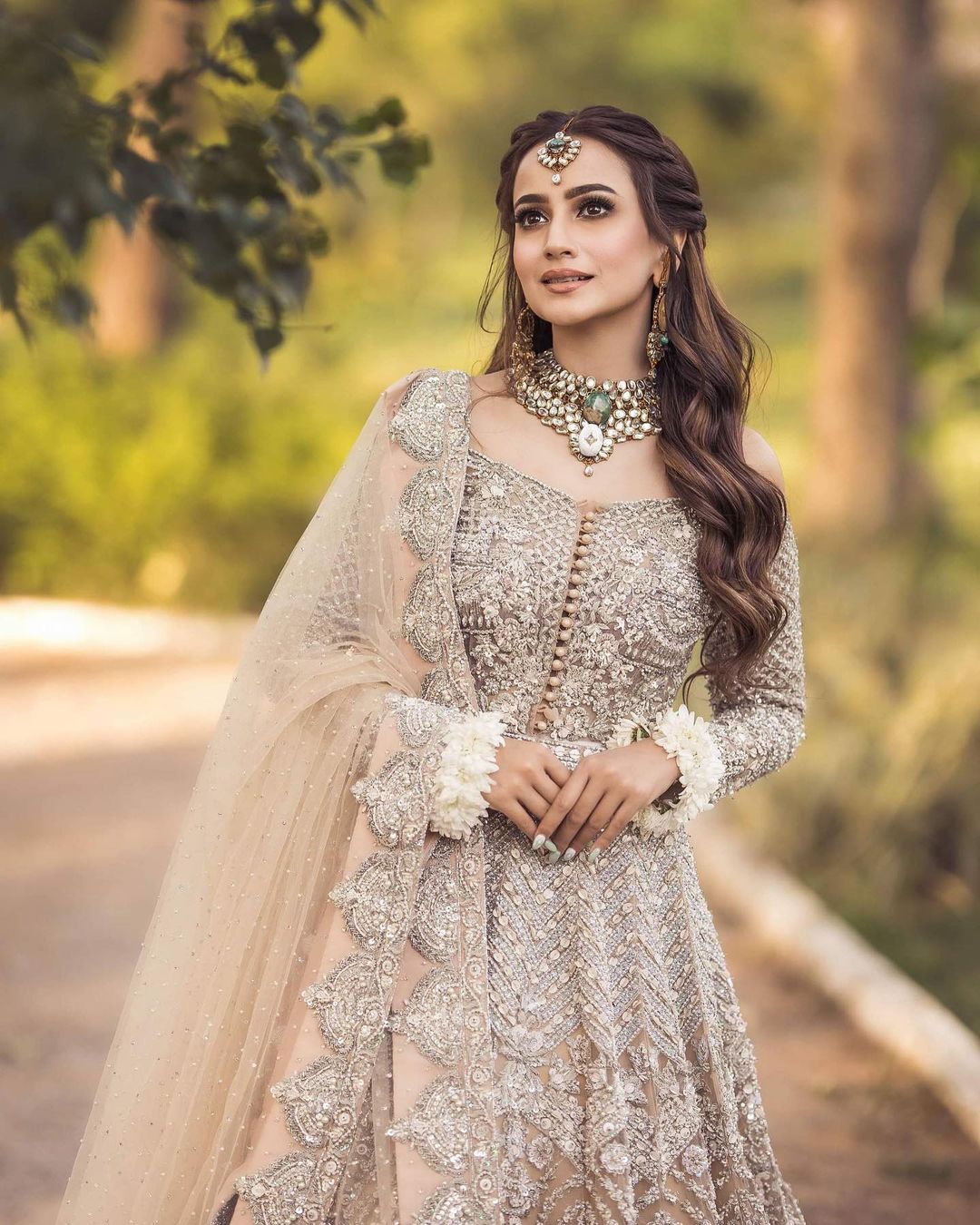 Zarnish Khan Flaunts Elegance In Her Latest Bridal Shoot | Reviewit.pk