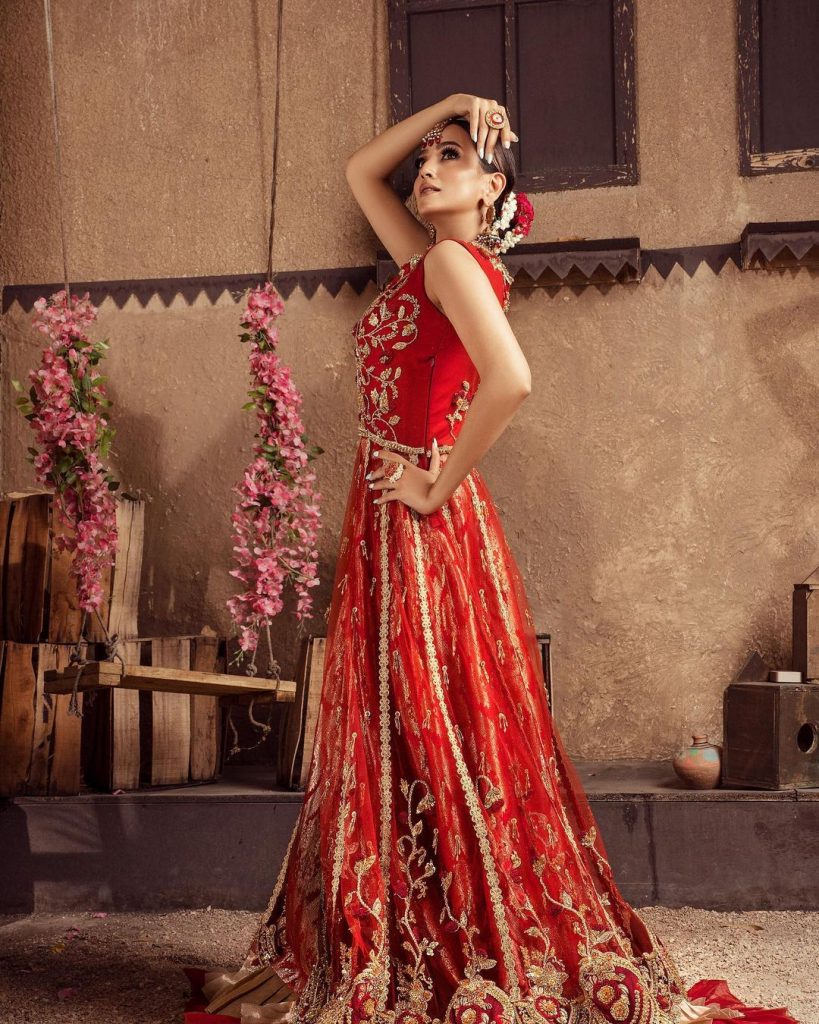 Zarnish Khan Looks Regal In Gorgeous Red Bridal Ensemble