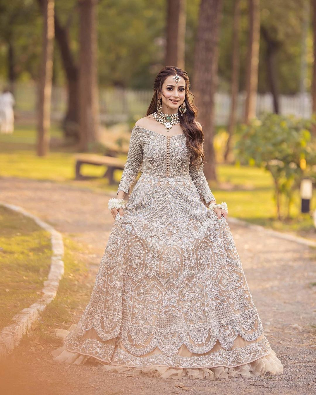 Zarnish Khan Flaunts Elegance In Her Latest Bridal Shoot | Reviewit.pk