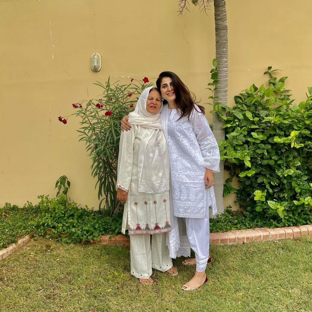 Areeba Habib Recent Beautiful Pictures With Her Mother