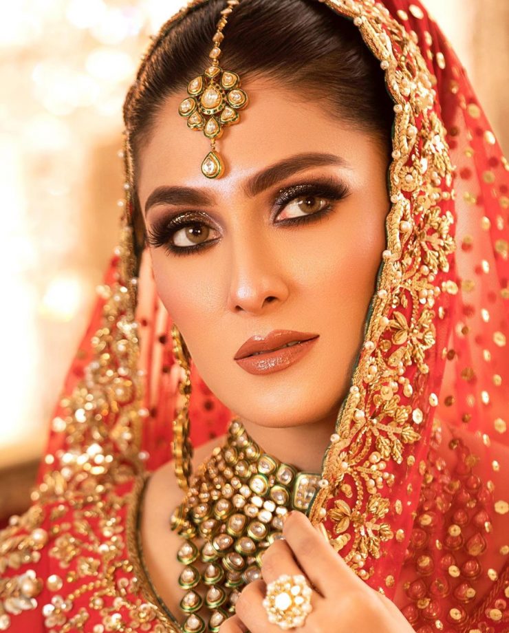 Ayeza Khan Flaunts Elegance In Her Latest Bridal Shoot | Reviewit.pk