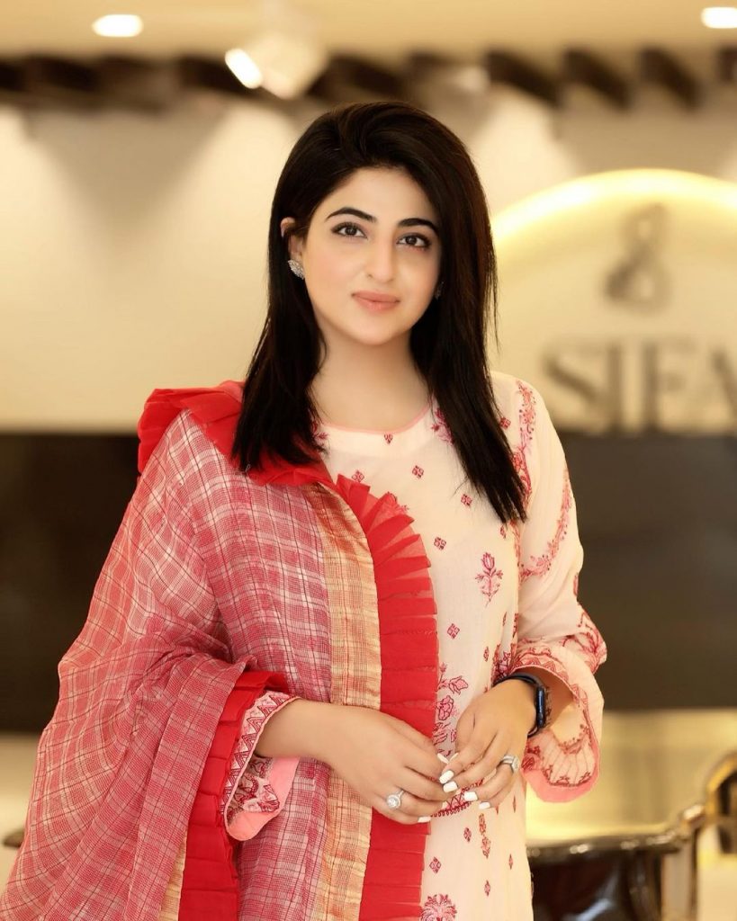 Latest Captivating Pictures Of Fatima Sohail