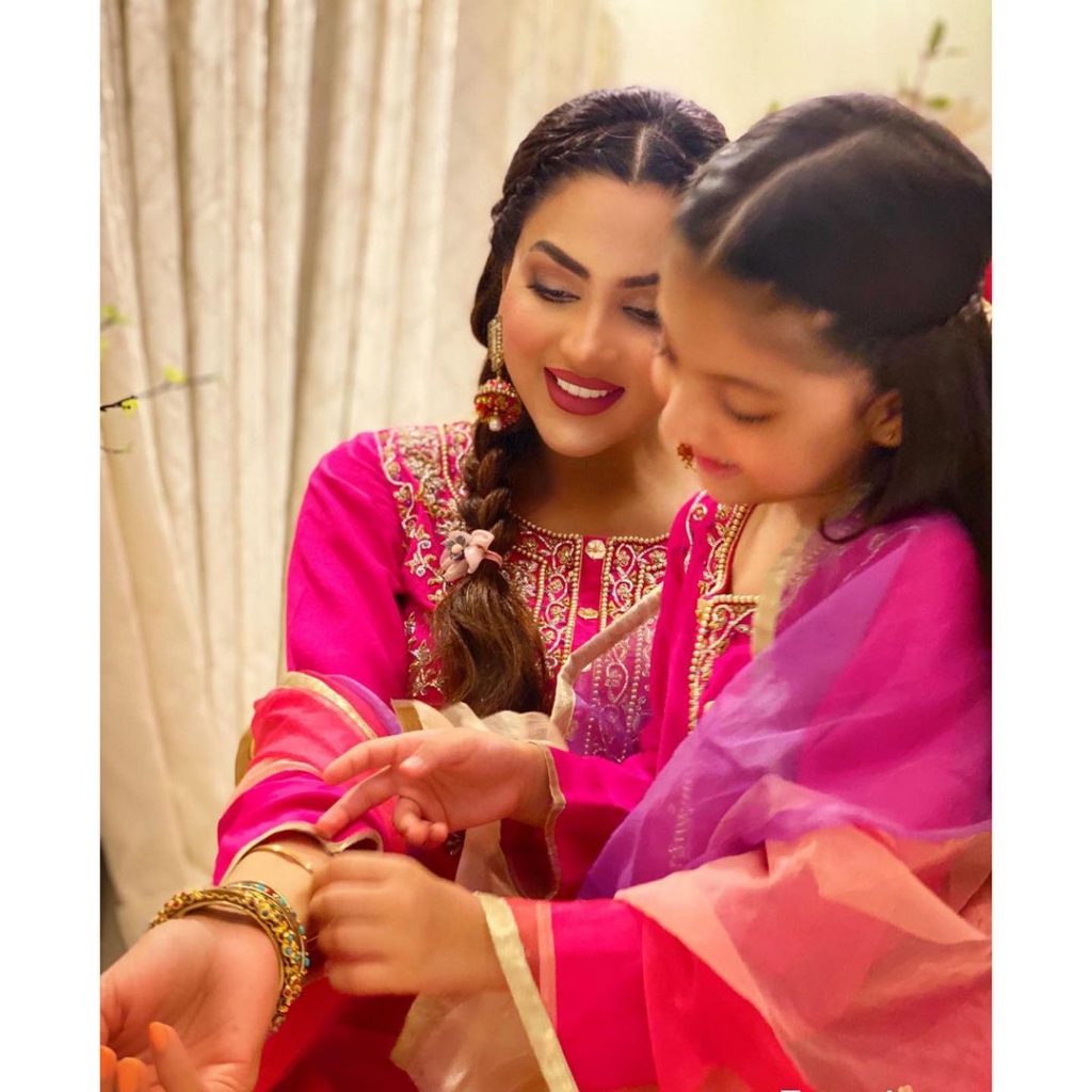 Adorable Pictures Of Fiza Ali With Her Daughter Faraal