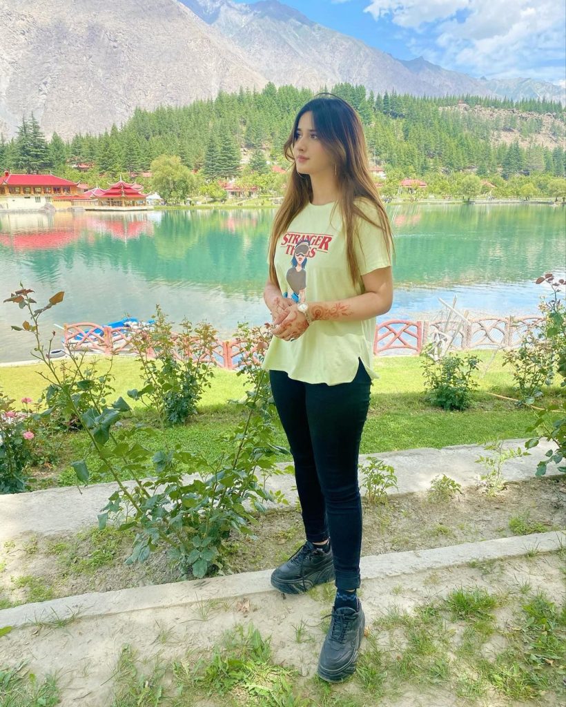 Jannat Mirza And Alishbah Anjum Beautiful Pictures From Northern Areas